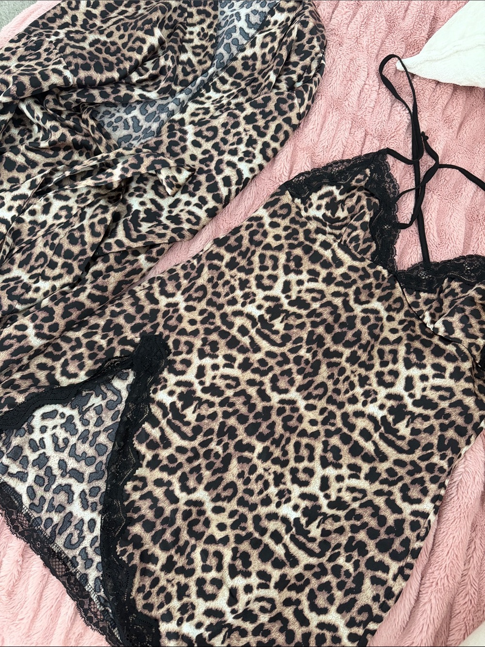 SHEIN Leopard Print Lace Trim Robe & gown